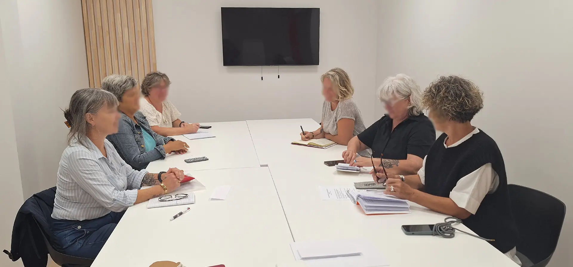 salle-de-reunion-floute